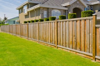 Acheter palissade en bois: types de bois, prix et durée de vie